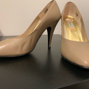 Taupe leather pumps